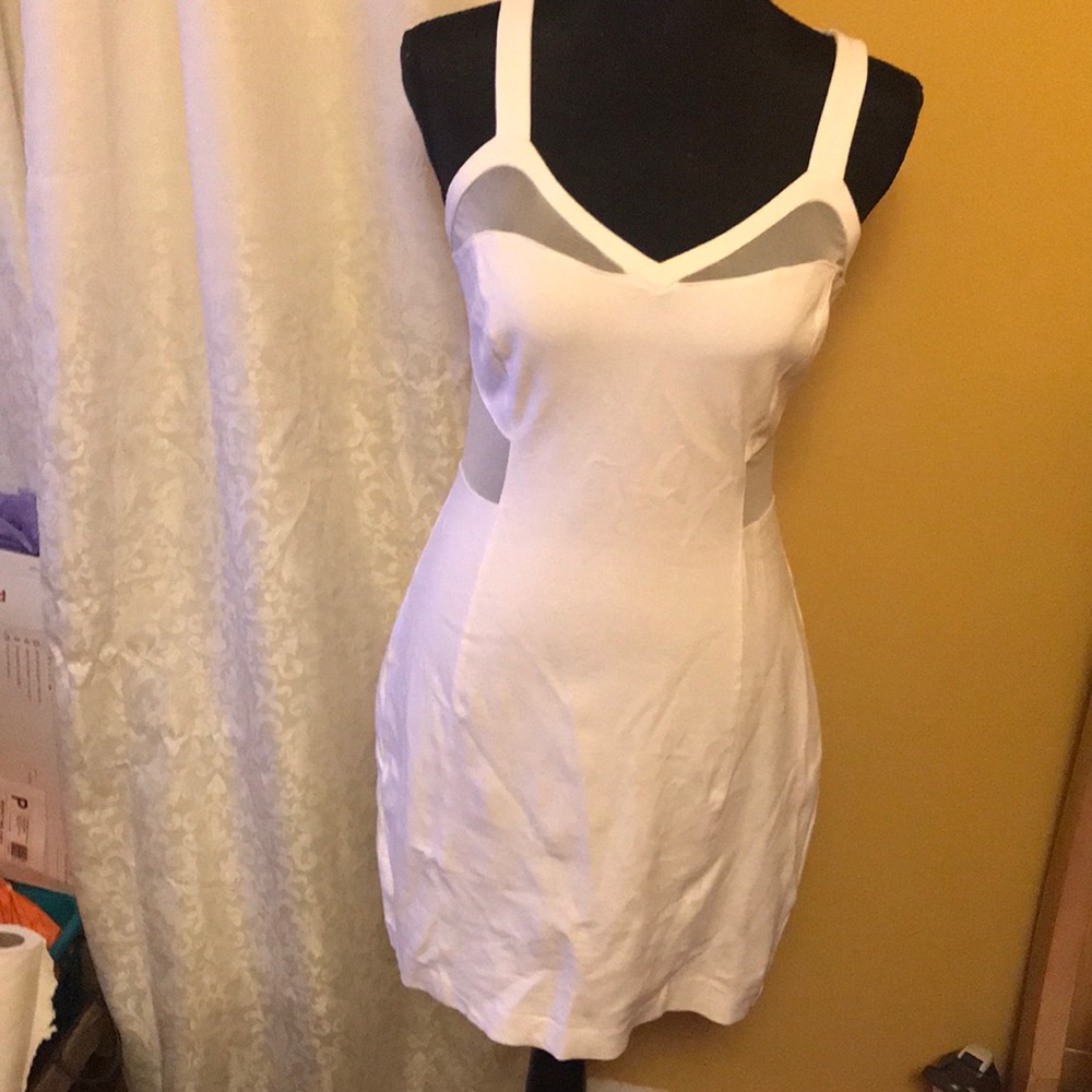 10/$25 (6) White Express dress